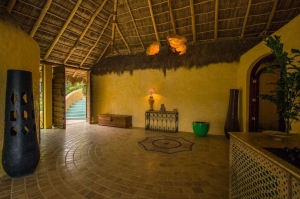 amor-boutique-hotel-besito-dulce-grand-entry-palapa-roof (1)